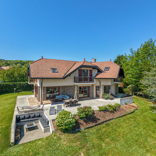House for sale - PRINGY